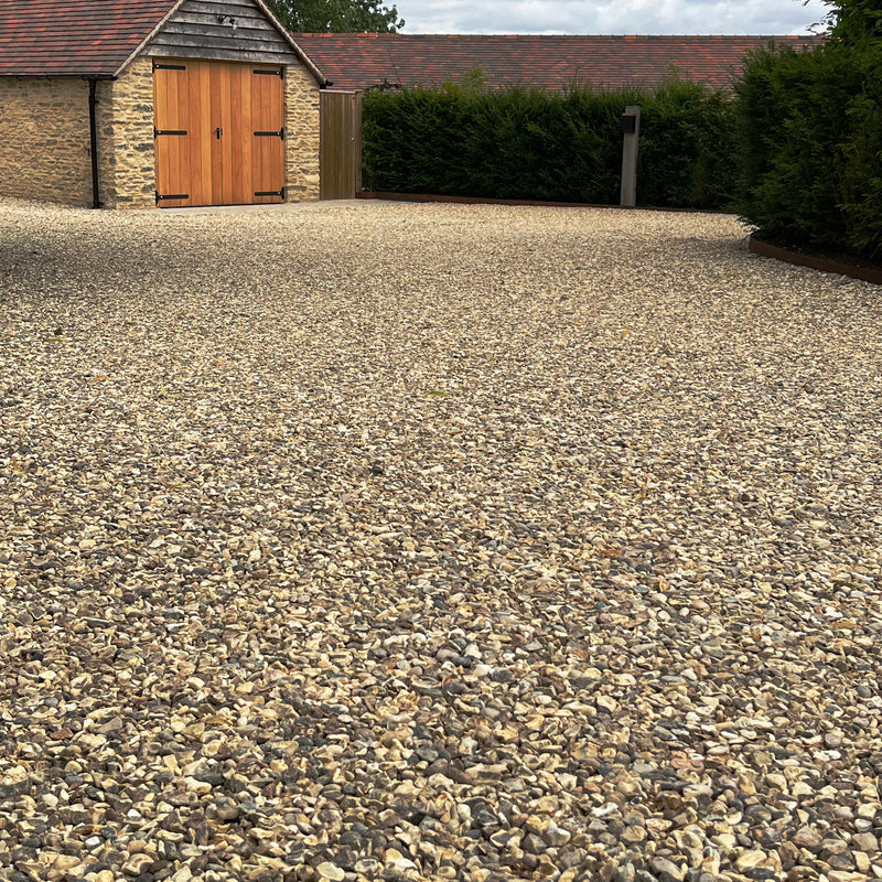 Chargez l&#39;image dans la visionneuse de la galerie, Gravel Grids installed on driveway with flint gravel
