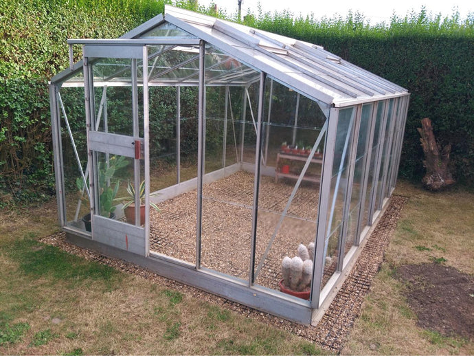 Greenhouse base grids for drainage